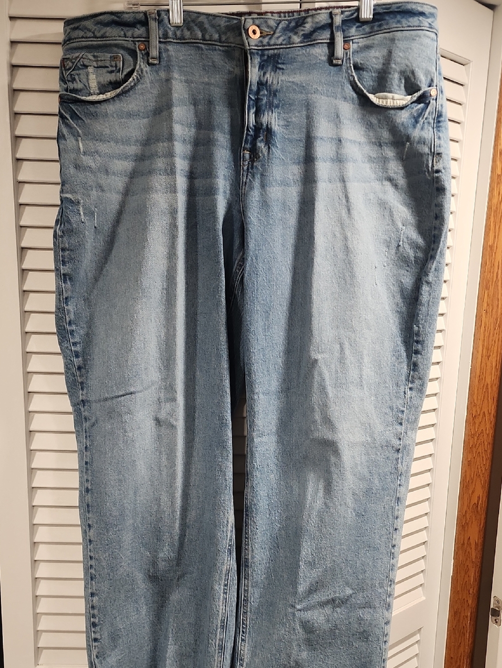 Light Wash Straight Leg Women's Jeans